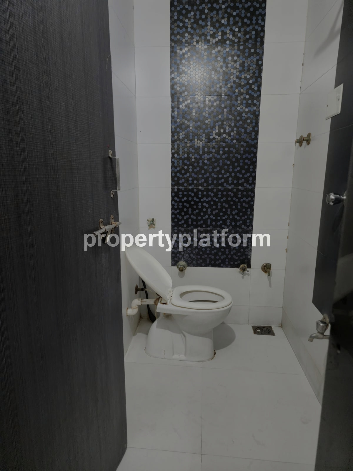 Apartment for Rent in Thaltej Ahmedabad